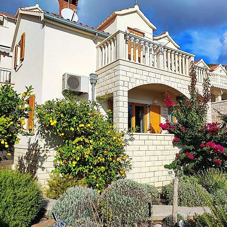 Apartments Benika Bol Exterior photo