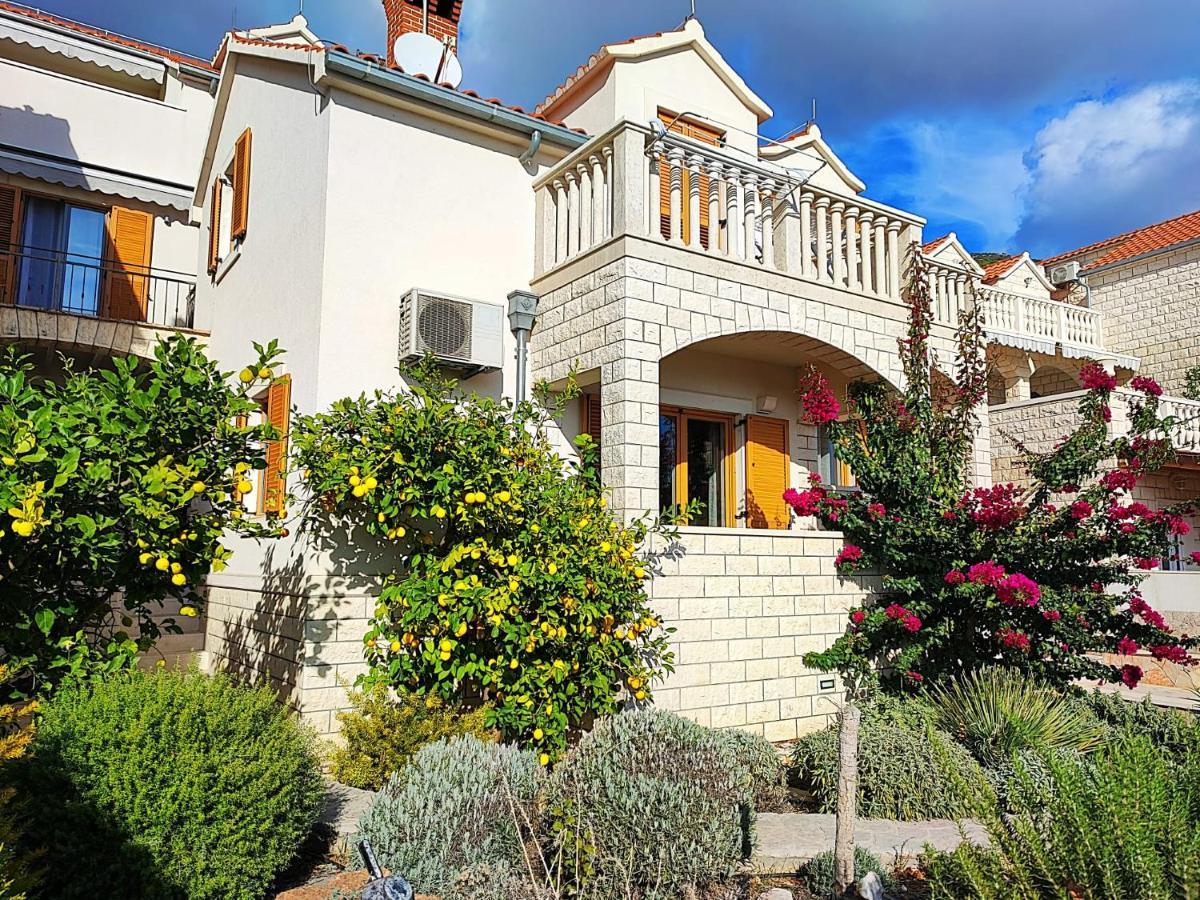 Apartments Benika Bol Exterior photo