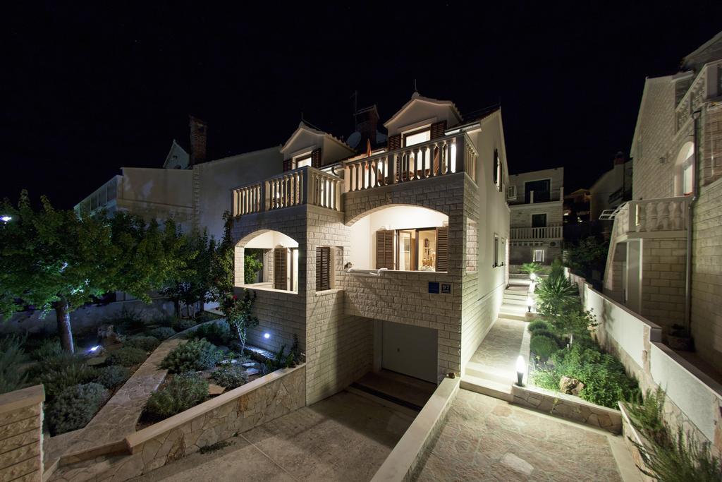 Apartments Benika Bol Exterior photo