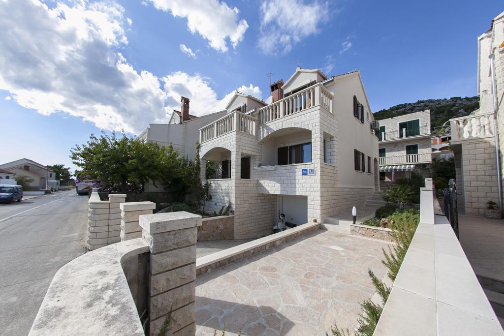 Apartments Benika Bol Exterior photo