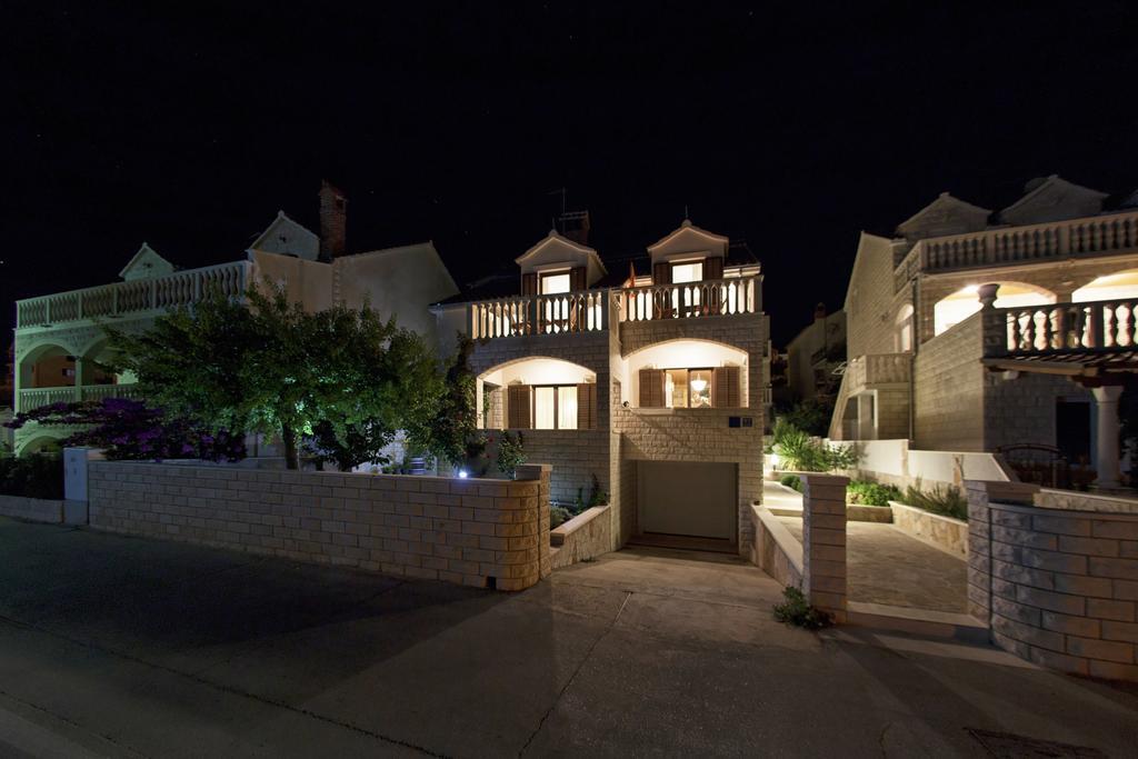 Apartments Benika Bol Exterior photo