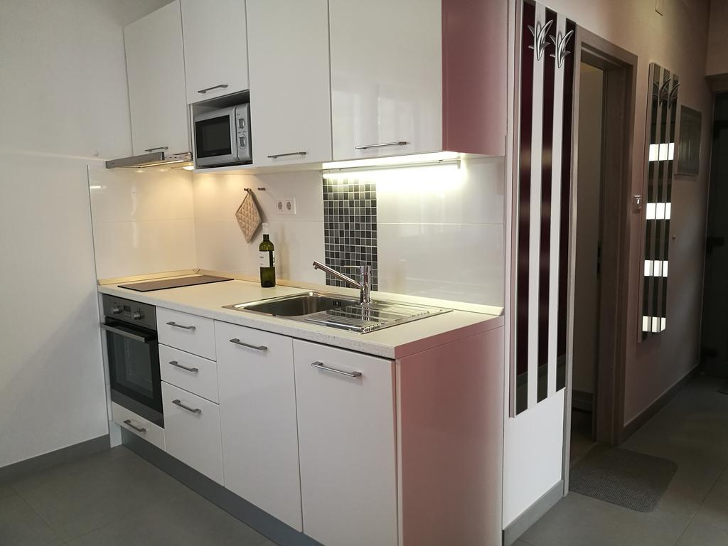 Apartments Benika Bol Exterior photo